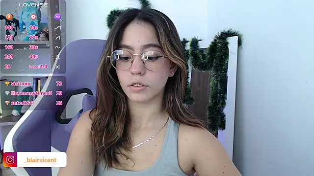 Snapshot of BlairVicent chatting on December 13, 3:00 pm BlairVicent online show from December 13, 3:00 pm