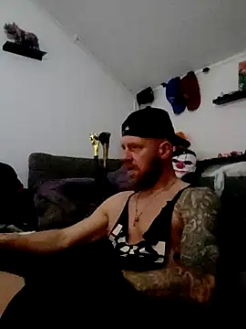 Snapshot of eltoulou chatting on January 9, 9:47 pm eltoulou online show from January 9, 9:47 pm