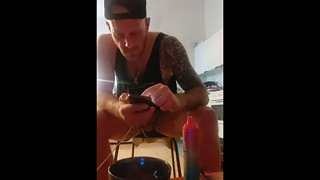 Snapshot of eltoulou chatting on January 12, 7:53 am eltoulou online show from January 12, 7:53 am