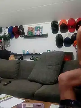 Snapshot of eltoulou chatting on January 23, 2:12 am eltoulou online show from January 23, 2:12 am