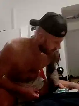 Snapshot of eltoulou chatting on February 1, 2:37 am eltoulou online show from February 1, 2:37 am