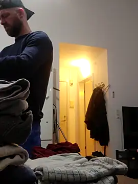 Snapshot of eltoulou chatting on February 2, 10:39 pm eltoulou online show from February 2, 10:39 pm