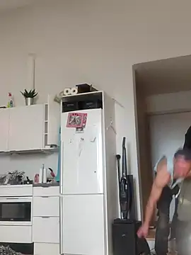 Snapshot of eltoulou chatting on February 17, 1:21 pm eltoulou online show from February 17, 1:21 pm