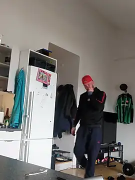 Snapshot of eltoulou chatting on February 25, 7:36 pm eltoulou online show from February 25, 7:36 pm