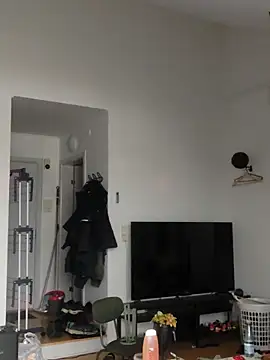 Snapshot of eltoulou chatting on March 12, 11:42 am eltoulou online show from March 12, 11:42 am