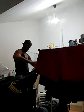 Snapshot of eltoulou chatting on October 13, 5:13 pm eltoulou online show from October 13, 5:13 pm