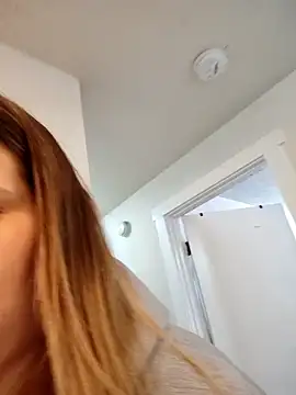 BeckiTooSweet online show from March 13, 5:07 pm