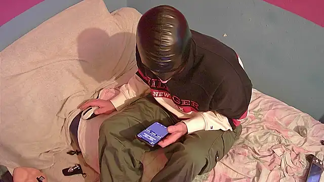 Snapshot of Markxen_cam chatting on October 11, 2:48 pm Markxen cam online show from October 11, 2:48 pm