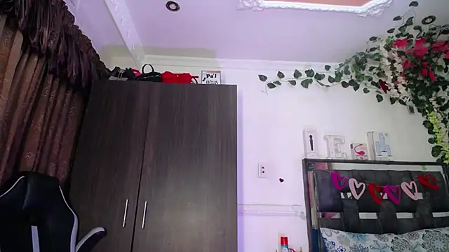 emma hoot1 online show from March 14, 12:10 am