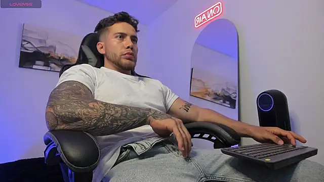 LucianSinclair online show from December 25, 1:20 am