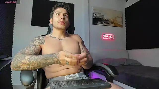 LucianSinclair online show from November 12, 1:39 am