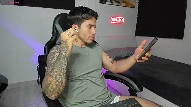 LucianSinclair online show from November 15, 3:37 am