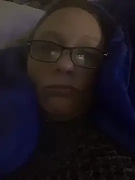 Snapshot of Everlyrose27 chatting on December 4, 9:07 am Everlyrose27 online show from December 4, 9:07 am