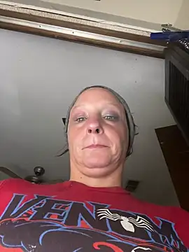 Snapshot of Everlyrose27 chatting on February 26, 3:41 pm Everlyrose27 online show from February 26, 3:41 pm