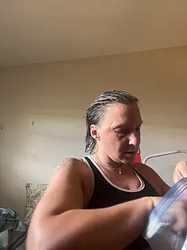 Snapshot of Everlyrose27 chatting on September 18, 6:32 pm Everlyrose27 online show from September 18, 6:32 pm