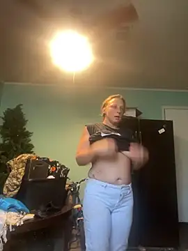 Snapshot of Everlyrose27 chatting on September 19, 9:04 pm Everlyrose27 online show from September 19, 9:04 pm