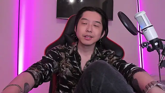 wexlee7 online show from October 4, 2:04 pm