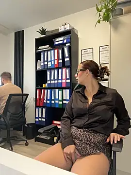 Hii Lolla online show from September 18, 6:04 am