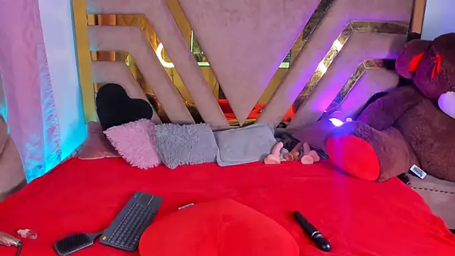 naatashamendozaa online show from February 9, 2:06 am