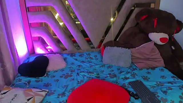 naatashamendozaa online show from March 22, 3:09 am