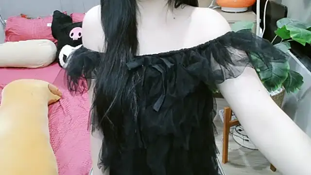 Snapshot of _Viviann_ chatting on November 28, 10:51 am Viviann online show from November 28, 10:51 am