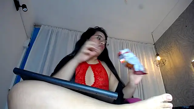 KEYRA-MILLER- online show from February 14, 7:17 am