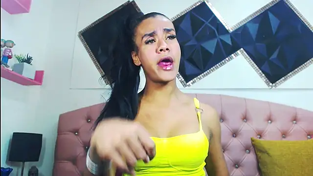 Snapshot of andrea_safeira_doll chatting on October 29, 8:21 pm andrea safeira doll online show from October 29, 8:21 pm