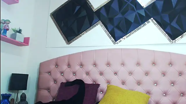 Snapshot of andrea_safeira_doll chatting on November 7, 11:27 pm andrea safeira doll online show from November 7, 11:27 pm