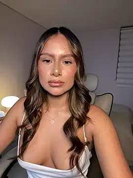 Snapshot of AndreaMartini chatting on March 9, 12:10 am AndreaMartini online show from March 9, 12:10 am