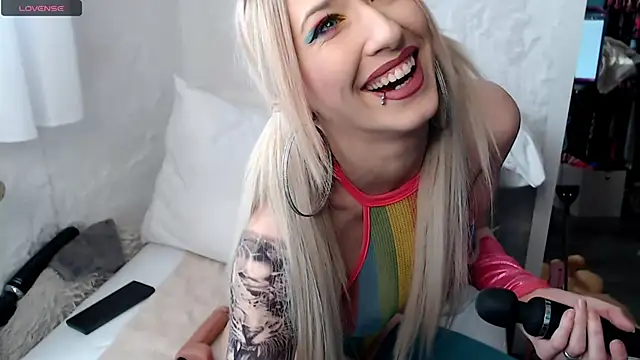 Julia-Sugar online show from March 5, 3:29 pm