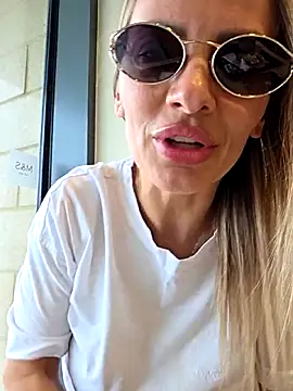 SweetMonicaUK online show from October 2, 11:28 am