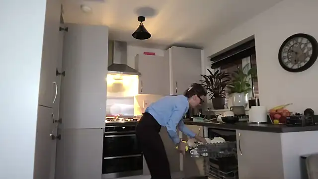 SweetMonicaUK online show from October 23, 8:24 am