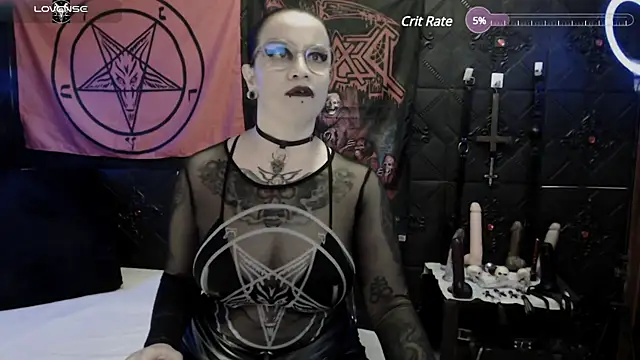 Evil Queen 666 online show from March 22, 7:36 am
