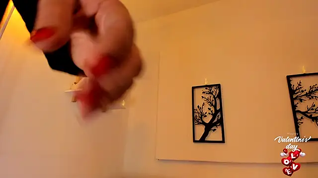 Snapshot of leslie_k chatting on February 15, 4:47 am leslie k online show from February 15, 4:47 am