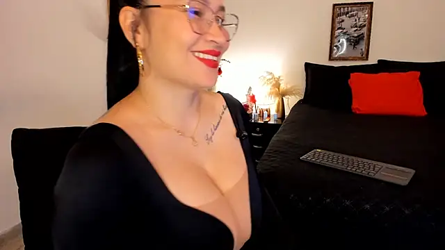 Snapshot of leslie_k chatting on March 15, 11:28 pm leslie k online show from March 15, 11:28 pm