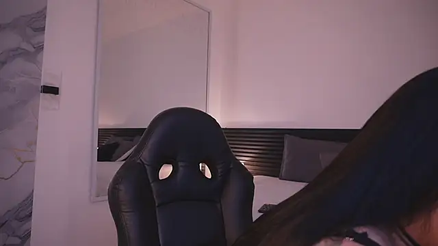 Snapshot of leslie_k chatting on September 18, 3:30 am leslie k online show from September 18, 3:30 am