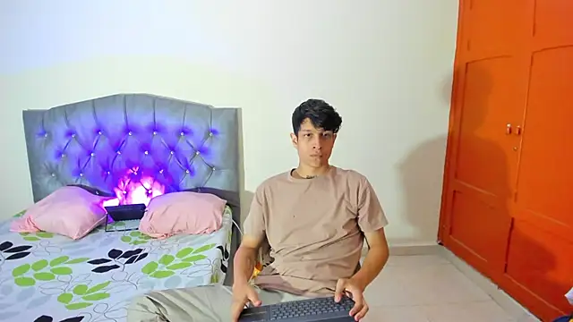 AgarEvans online show from October 10, 6:51 pm