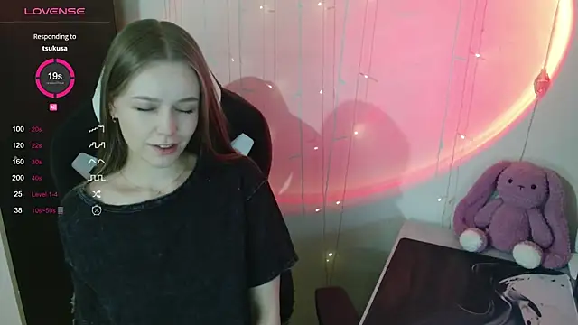 Snapshot of amelia_sweeti chatting on December 5, 11:18 pm amelia sweeti online show from December 5, 11:18 pm