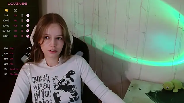 Snapshot of amelia_sweeti chatting on September 23, 7:39 pm amelia sweeti online show from September 23, 7:39 pm