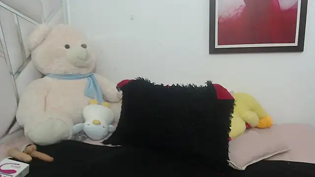 Snapshot of celestesouzalatin chatting on January 12, 8:57 pm celestesouzalatin online show from January 12, 8:57 pm