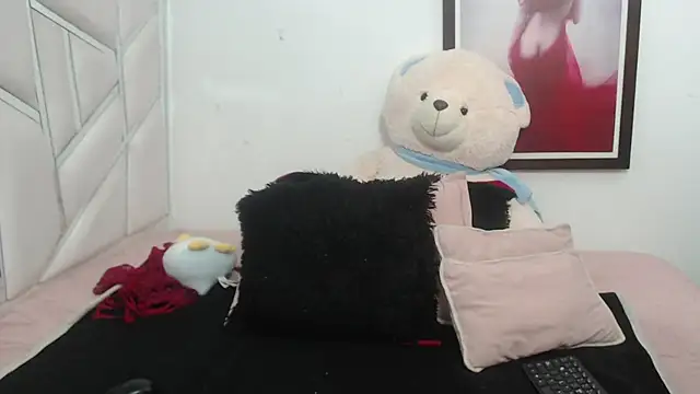 Snapshot of celestesouzalatin chatting on February 8, 12:38 am celestesouzalatin online show from February 8, 12:38 am