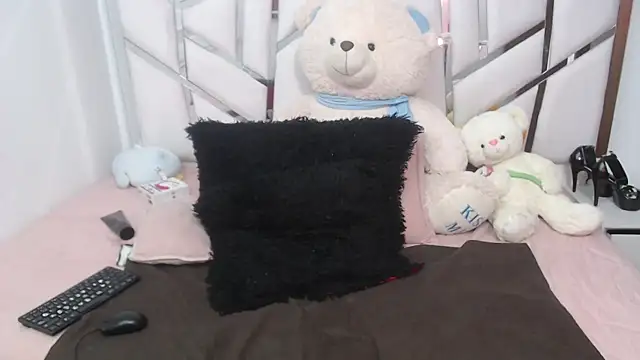 Snapshot of celestesouzalatin chatting on September 12, 2:22 am celestesouzalatin online show from September 12, 2:22 am