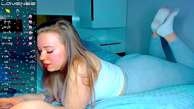 kitti kaattt online show from February 22, 7:01 am