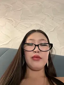 Aiko Yumi online show from March 5, 6:56 pm