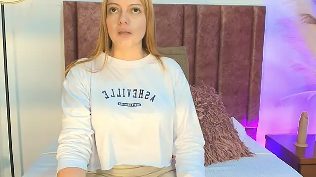 Snapshot of MirandaRoxx chatting on September 10, 12:05 pm MirandaRoxx online show from September 10, 12:05 pm