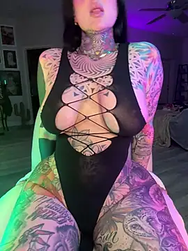 Snapshot of caseykey chatting on February 1, 2:47 am caseykey online show from February 1, 2:47 am