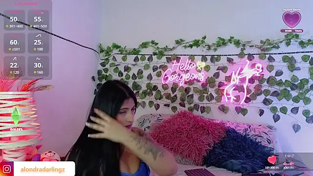 Snapshot of alondra_darling chatting on March 2, 9:01 pm alondra darling online show from March 2, 9:01 pm