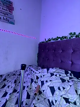 Snapshot of alondra_darling chatting on September 18, 8:33 pm alondra darling online show from September 18, 8:33 pm