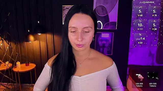 Snapshot of Christy_Calypso chatting on December 17, 2:23 am Christy Calypso online show from December 17, 2:23 am