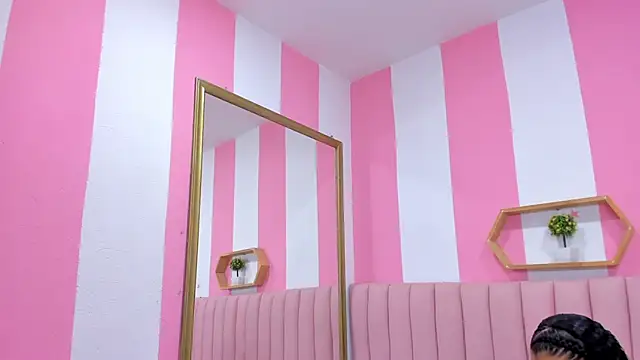 ISABELLA 020 online show from February 3, 12:25 pm